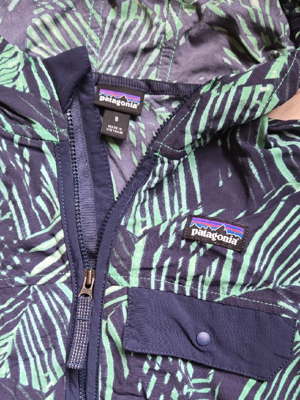 PATAGONIA Baggies Windbreaker Jacket Blue Green Palm Print Size Kids Small - Picture 3 of 7